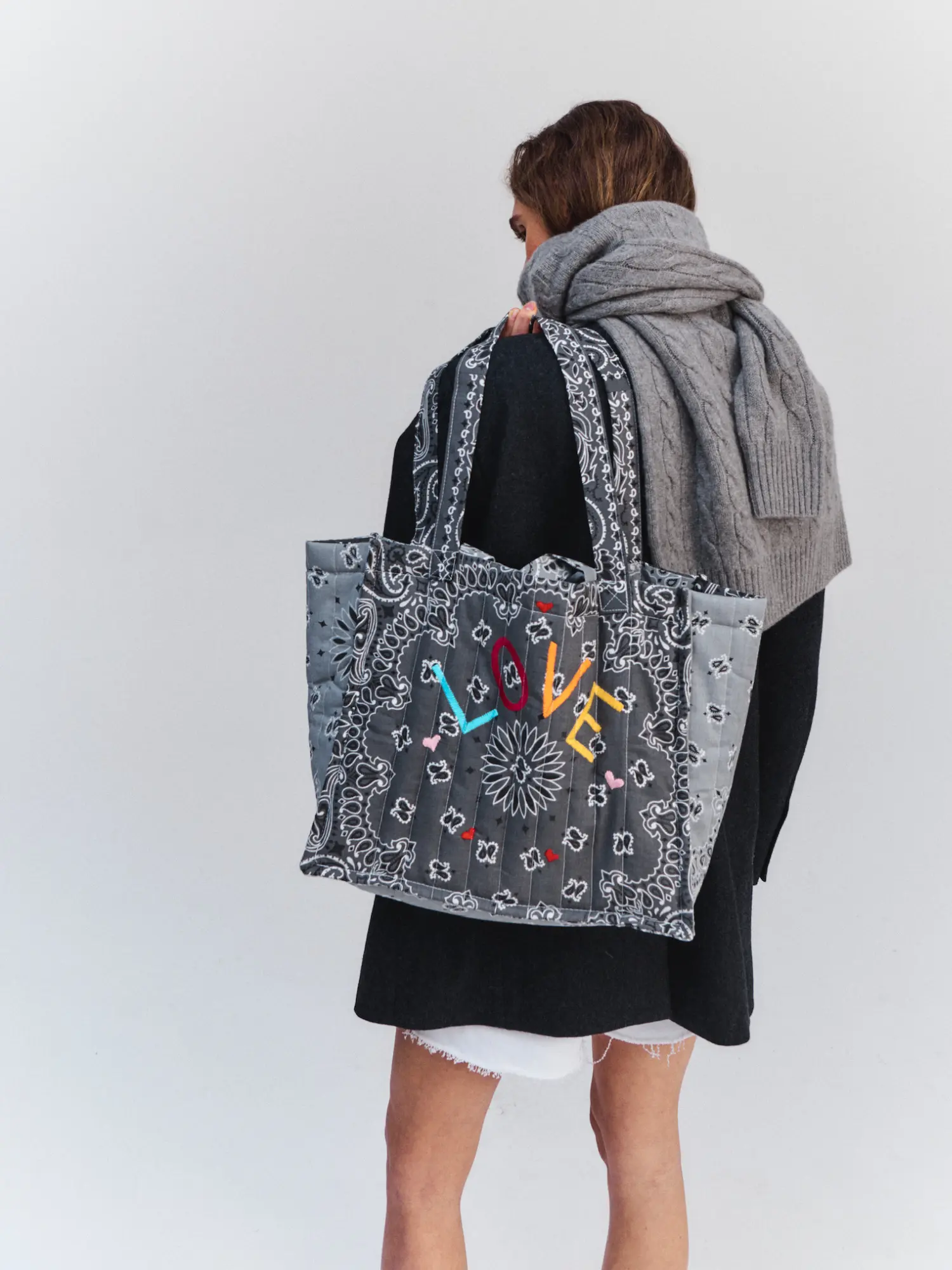 Moyen Cabas Matelassé - LOVE - Dark Grey / Pale grey - Image 2