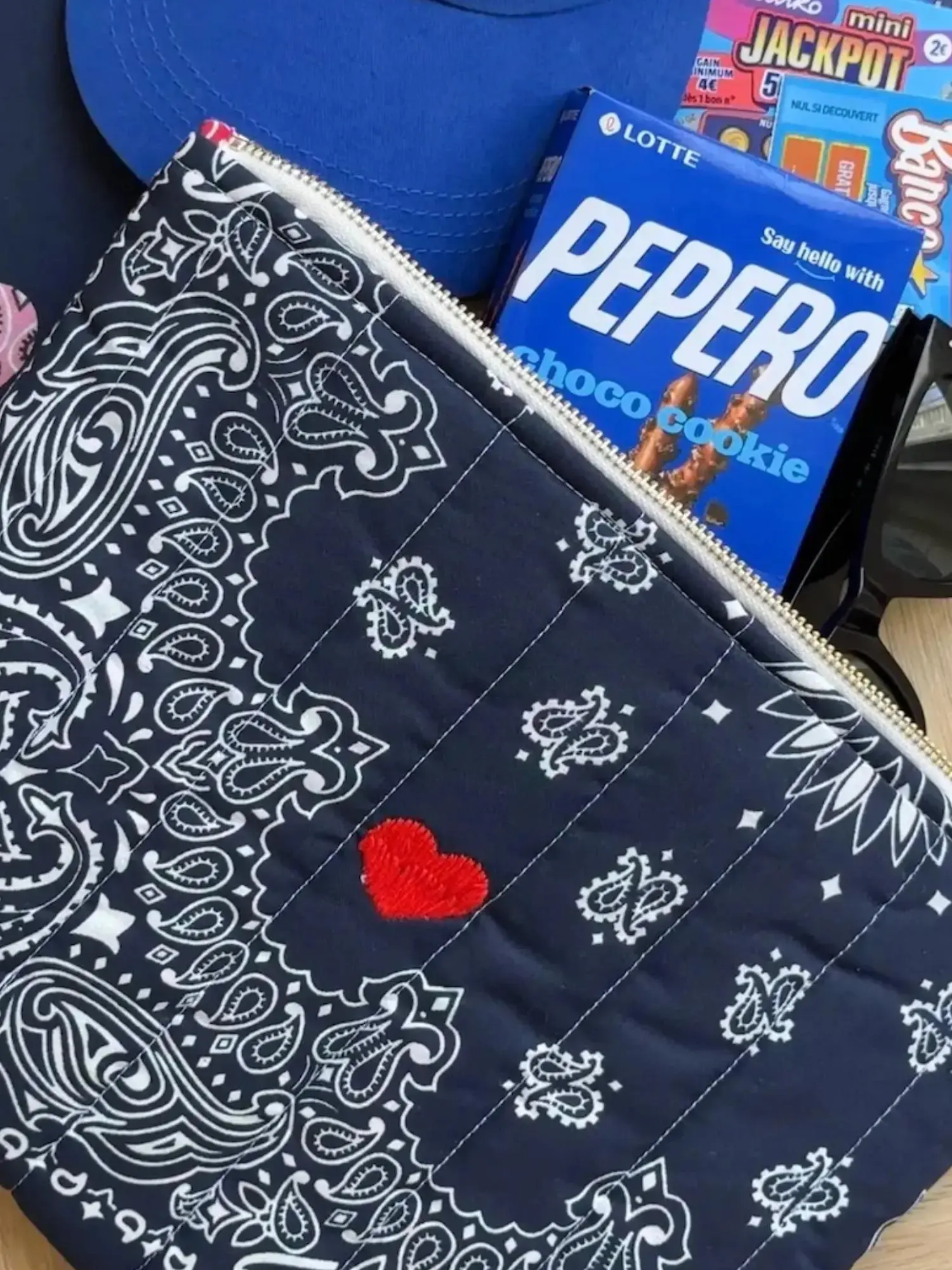 Pochette Zippée Matelassée - COEUR - Navy / Real Red - Image 2